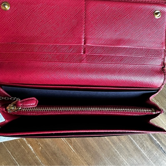 Authentic Prada Portafoglio Pattina
Large Saffiano Leather Wallet Fiery Red - Picture 11 of 16